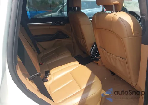 2011 Porsche Cayenne Turbo z USA, uszkodzony, nr VIN WP1AC2A28BLA83894